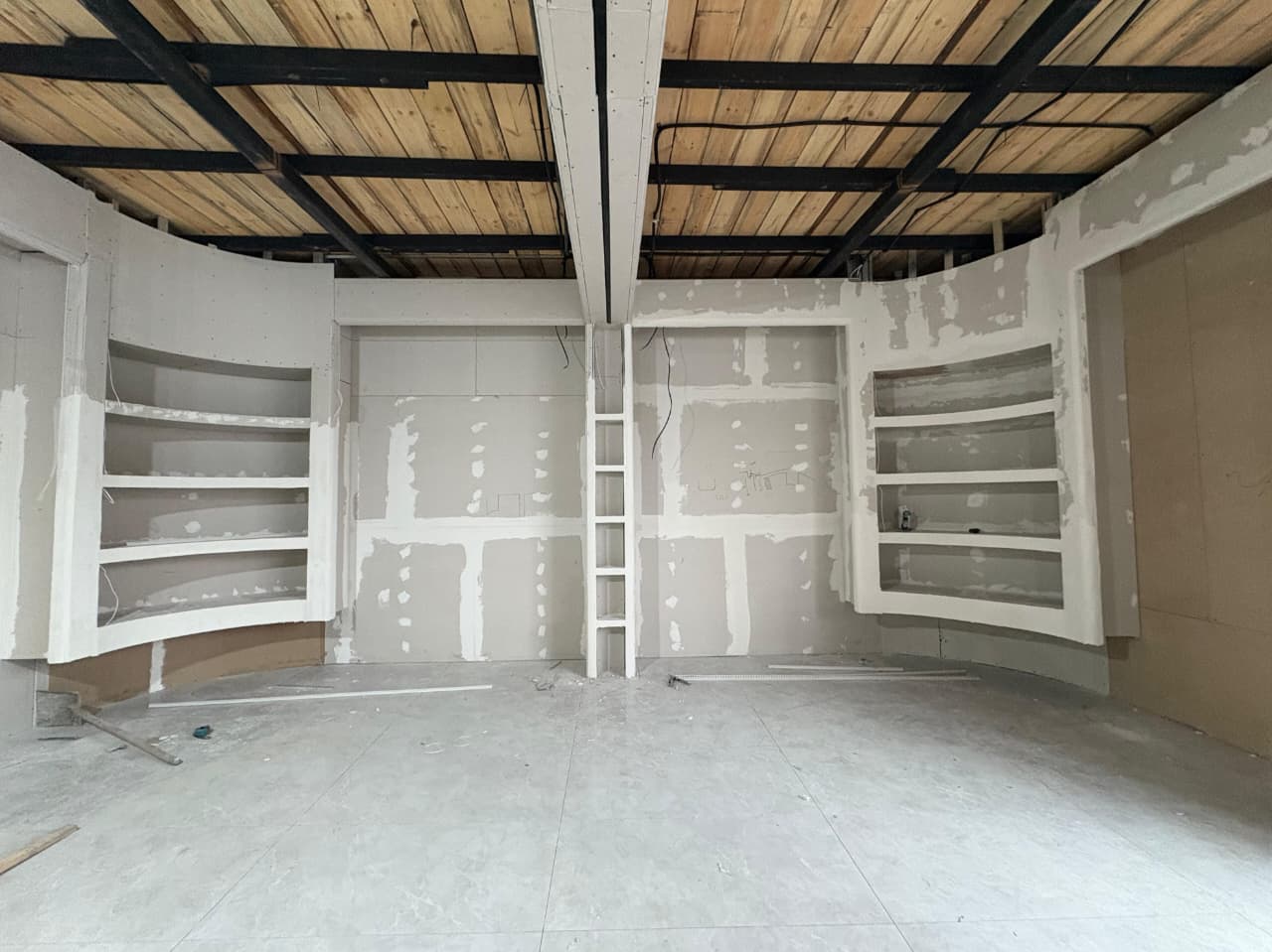 Помещение до ремонта